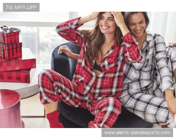 足球球星与维密超模携手共度浪漫时光 他们的爱情故事如何引人注目